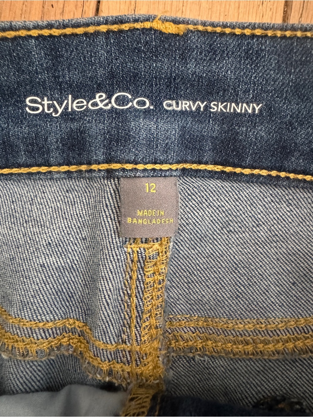 NWT Curvy Skinny Jeans Midrise Slimming Pocket Blue Denim Size 12 - Picture 3 of 6